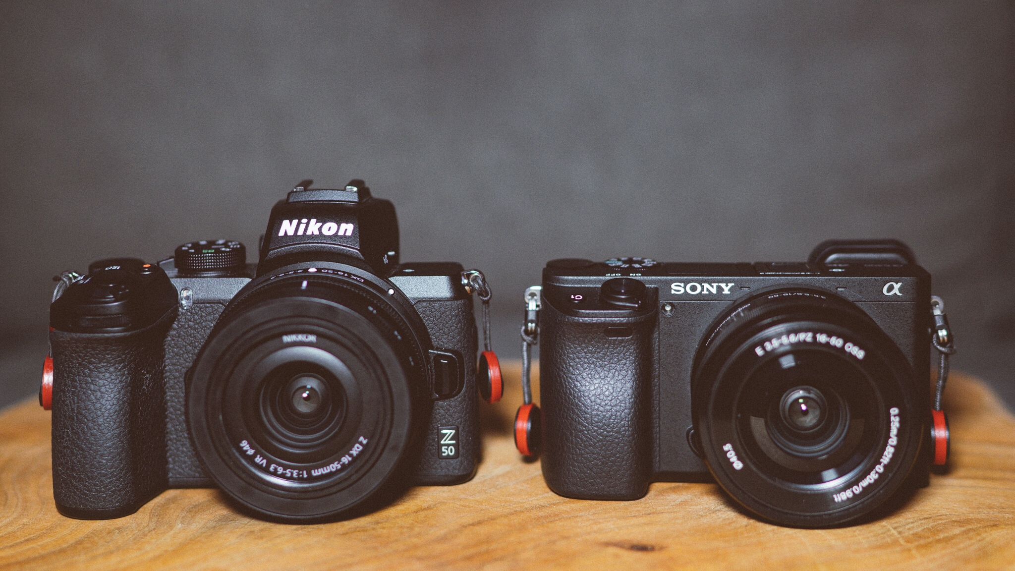 Bezzrkadlova Sony a6400 Nikon Z50